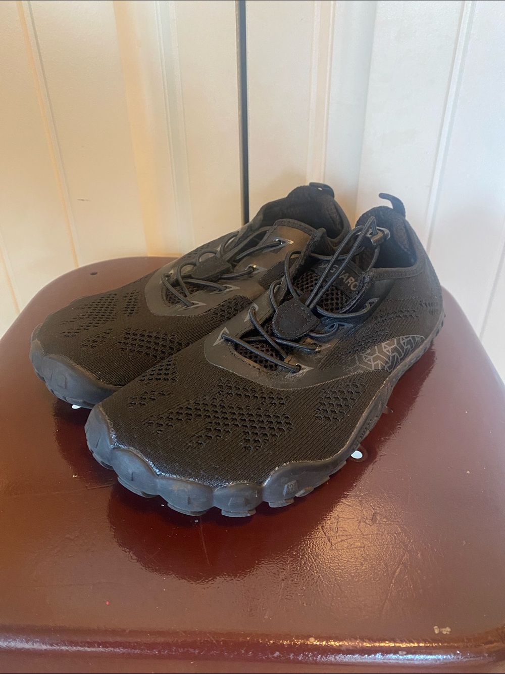 Saguaro. Black Athletic Slip-On Sneakers
